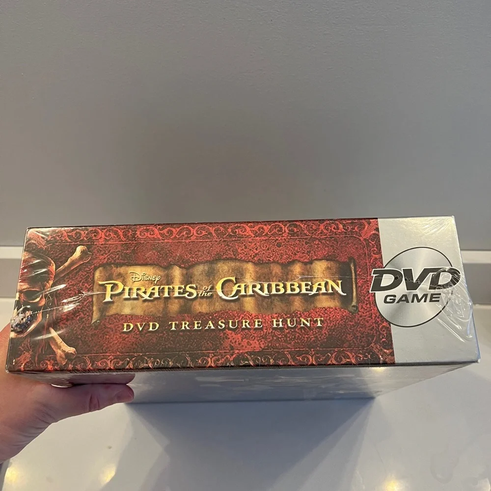 2006 Disney Pirates of the Caribbean dvd family board game